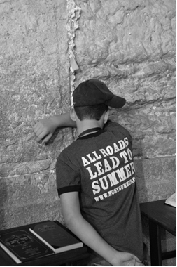 TJJ praying by kotel